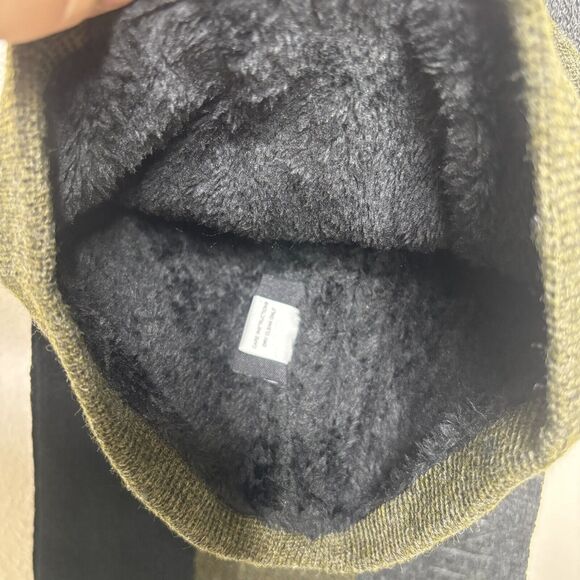 $54 Kenneth Cole Reaction Men's Green Striped Logo Scarf & Beanie Hat Set OS - Picture 5 of 9